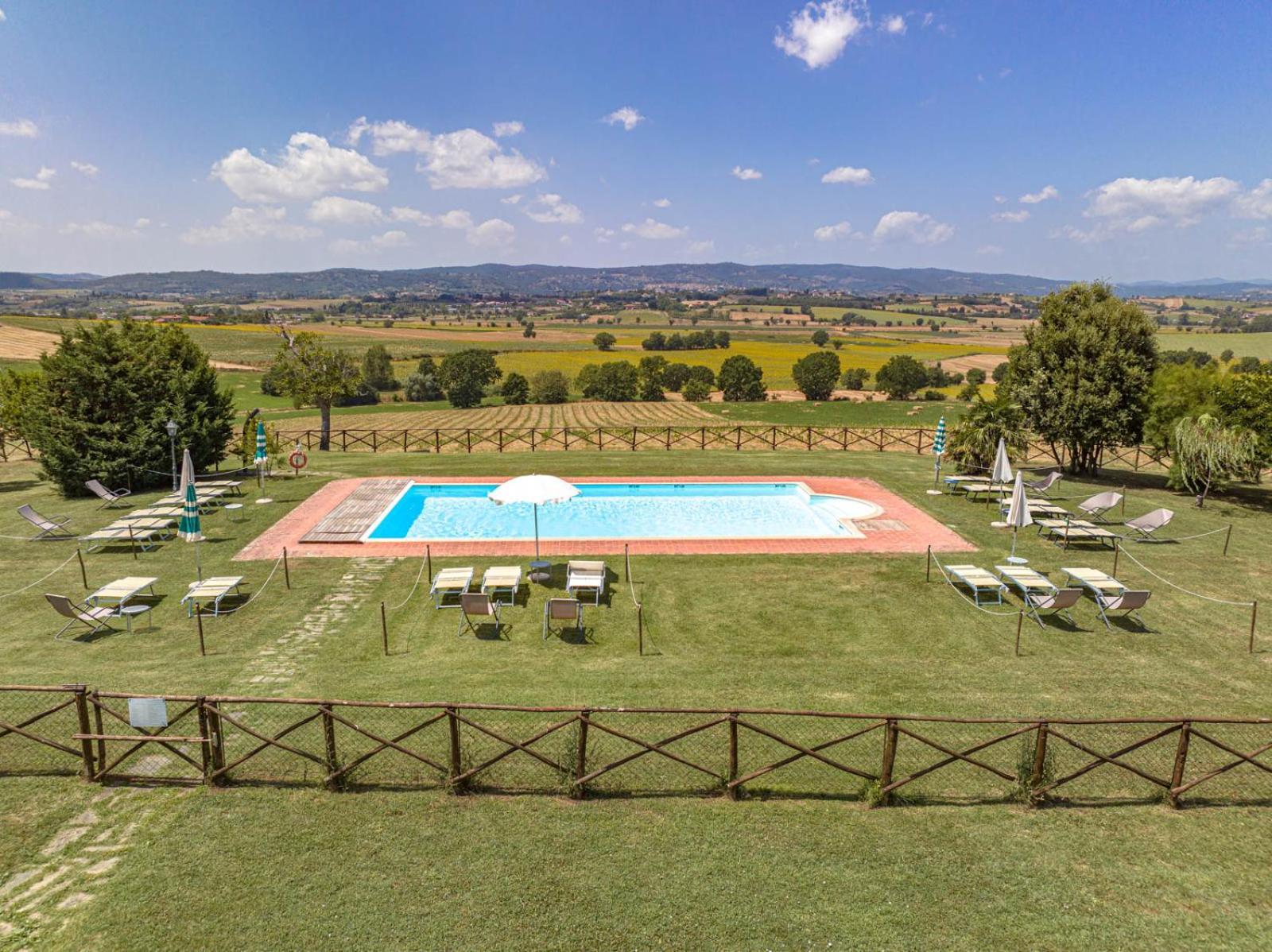 Il Querciolo - Azienda Biologica, Agriturismo E Cantina Marciano della Chiana Exterior photo